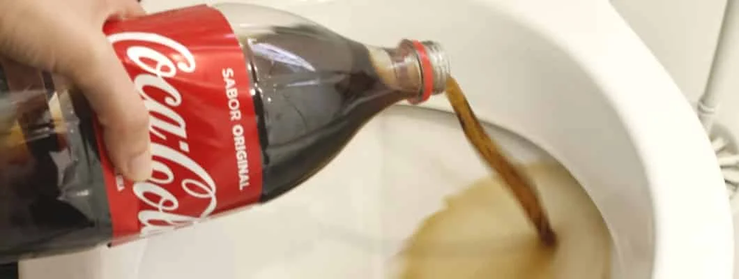 Anwendungen für Cola im Bad: Tolette reinigen